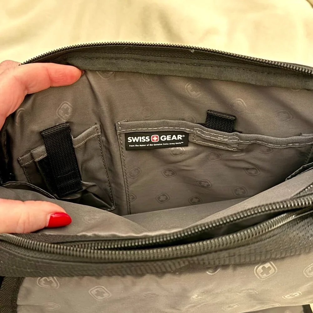 FINAL PRICE! NWOT SWISSGEAR 1805 Mini Messenger Bag - Picture 4 of 6